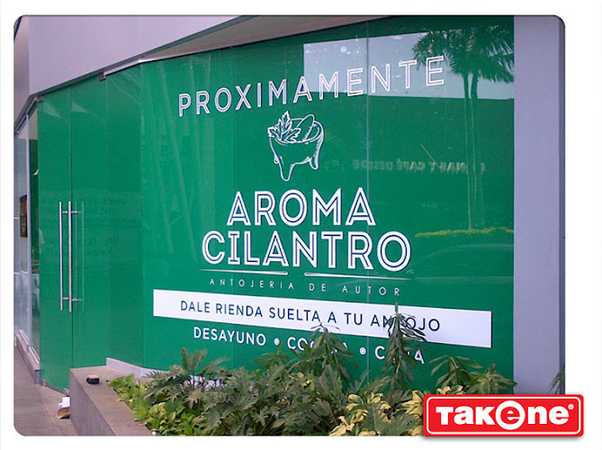 Fotografia tomada fuera de TakeOne Publicidad - Agencia de diseño en Cancún, Q.R.